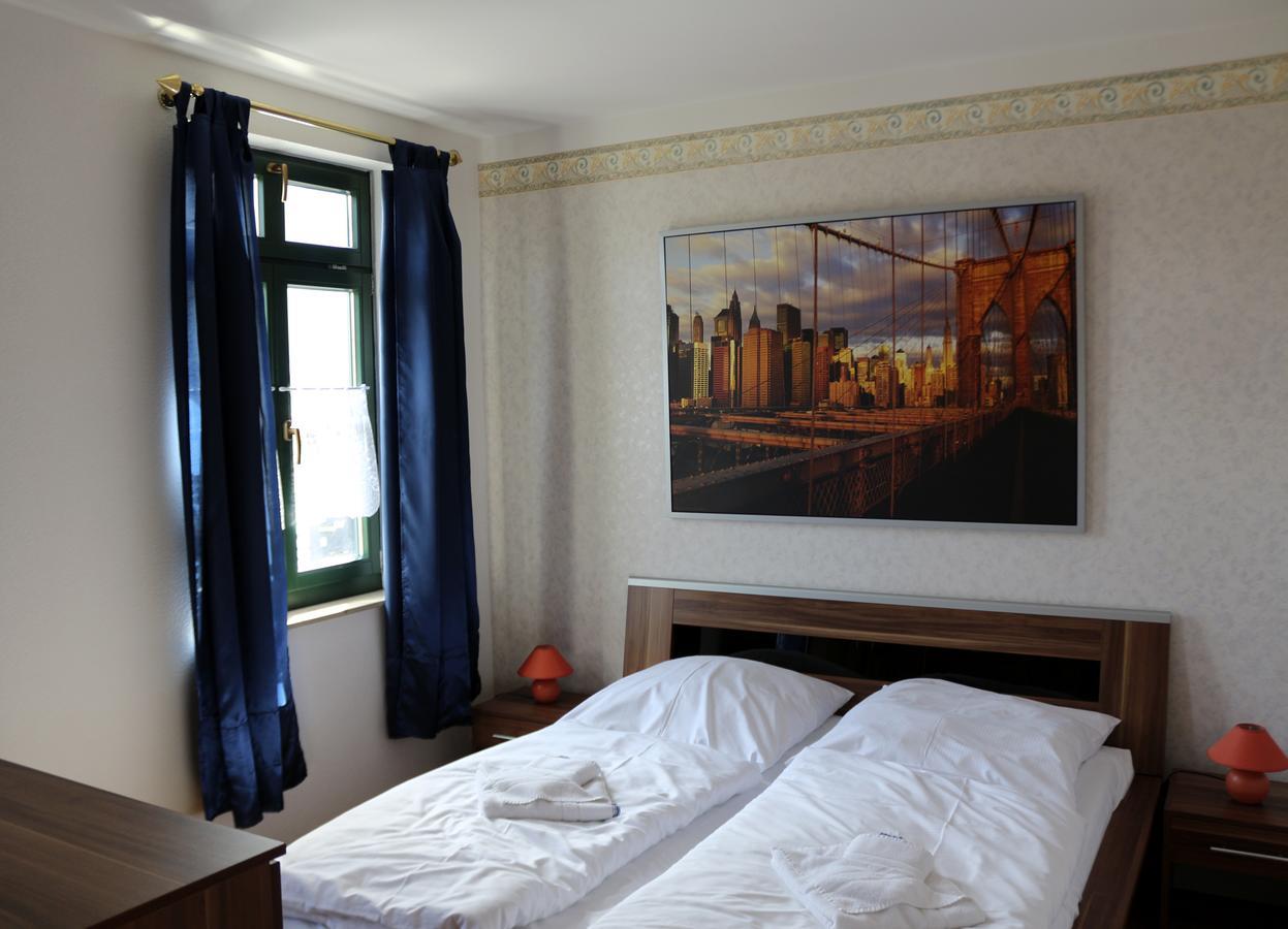 Gasthaus & Pension "Zur Rose" Weimar  Buitenkant foto
